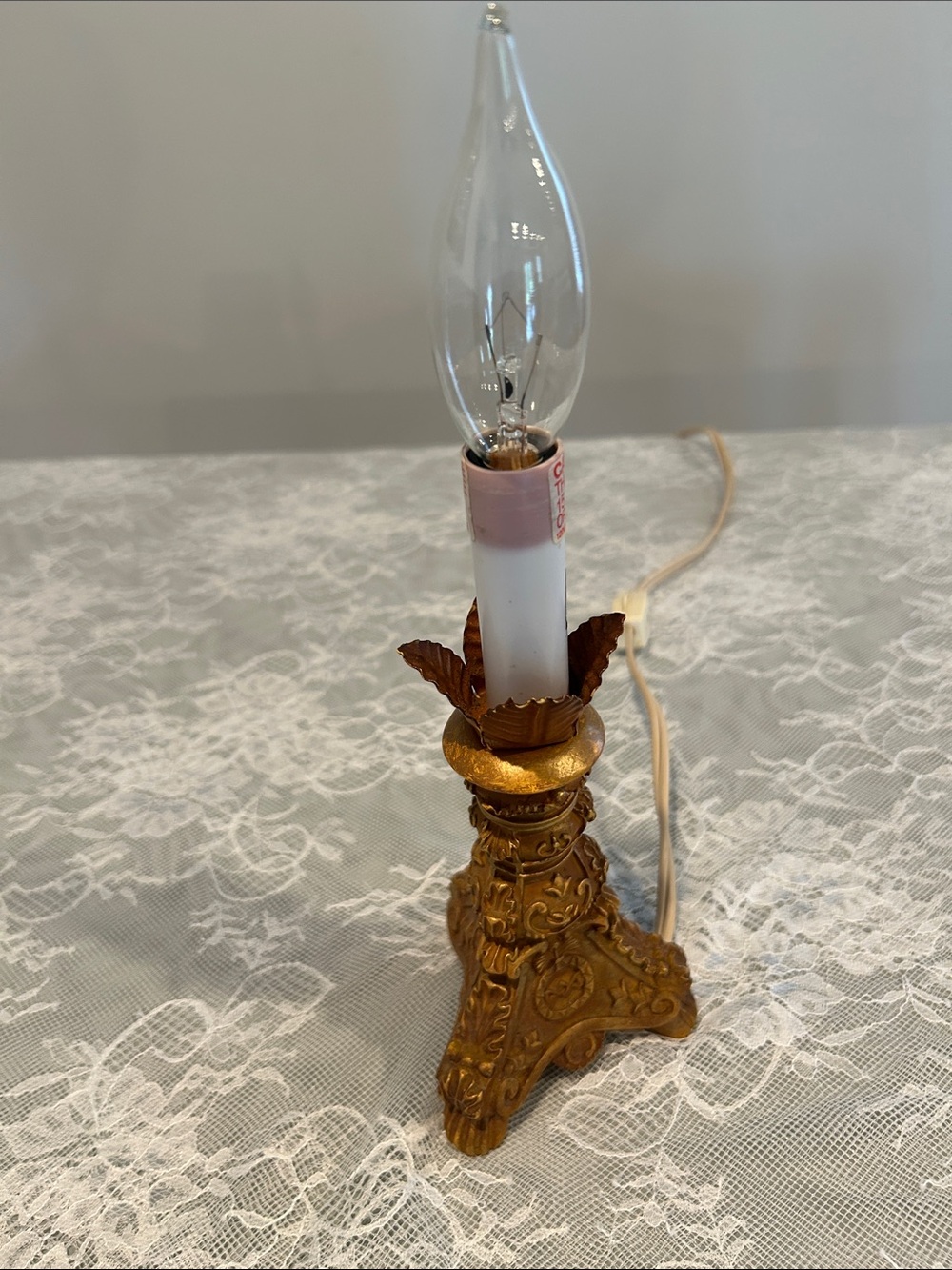 Vintage Small Resin Lamp Gold Finish 12 inches high - Picture 3 of 8
